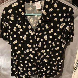 Polyester black floral cap sleeve button up blouse